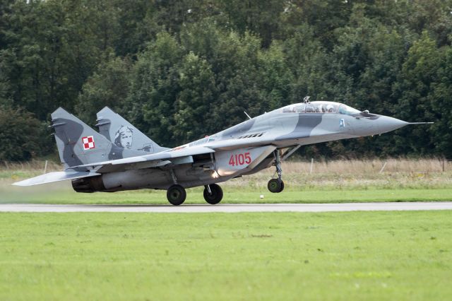 MIKOYAN MiG-33 (N4105)