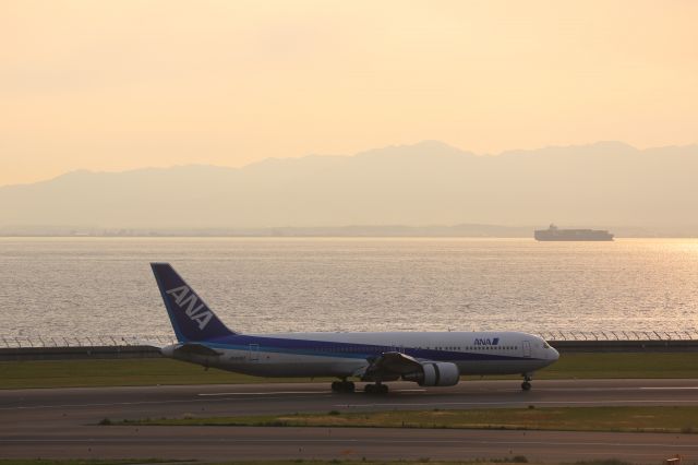 BOEING 767-300 (JA8287)