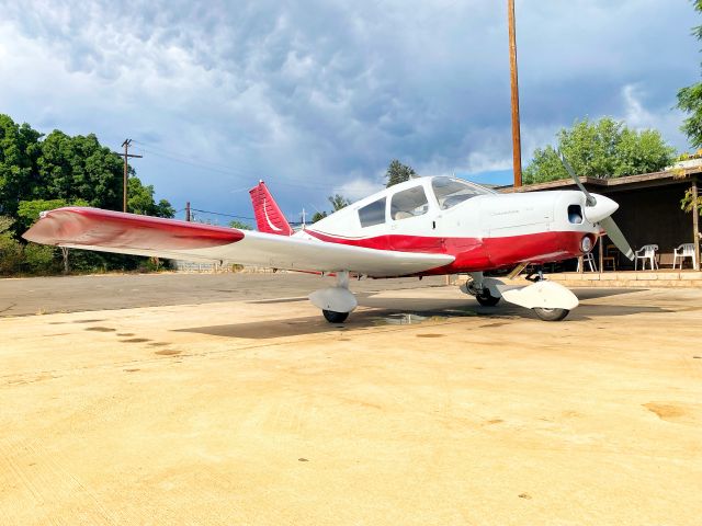 Piper Cherokee (N8409R)