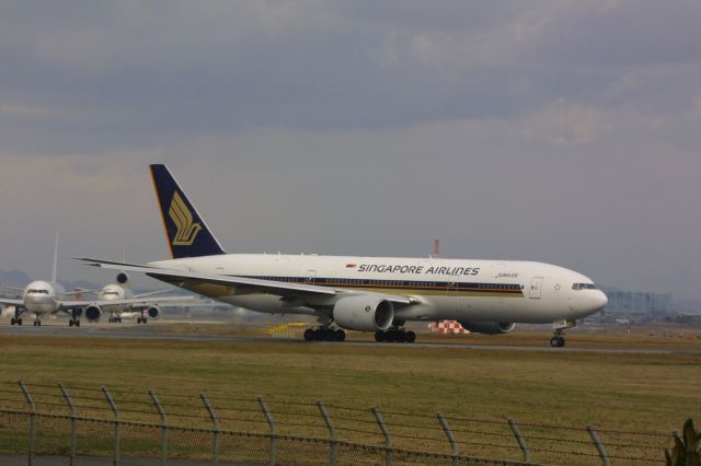 Boeing 777-200 (9V-SRB)