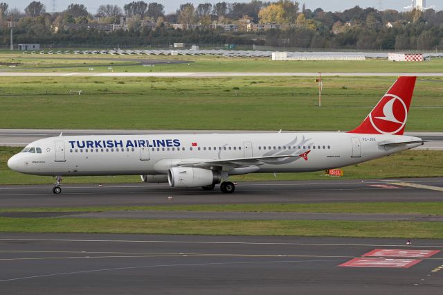 Airbus A321 (TC-JSC)