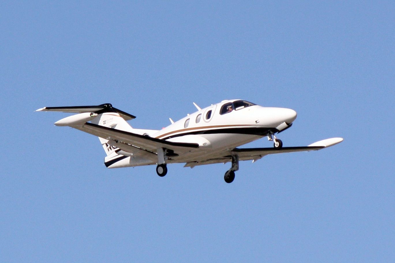 Eclipse 500 (N875NA) - Eclipse 500 (N875NA) arrives at Sarasota-Bradenton International Airport