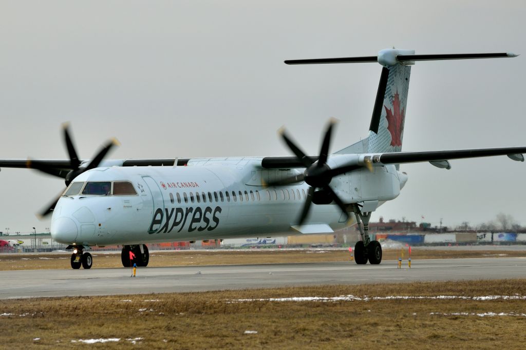 de Havilland Dash 8-400 (C-FSRW)