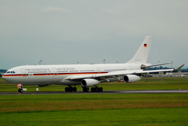 Airbus A340-200 (N1601)