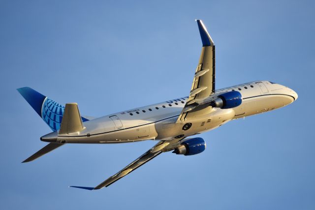 Embraer 175 (N85363) - 23-L departure on 11-19-20