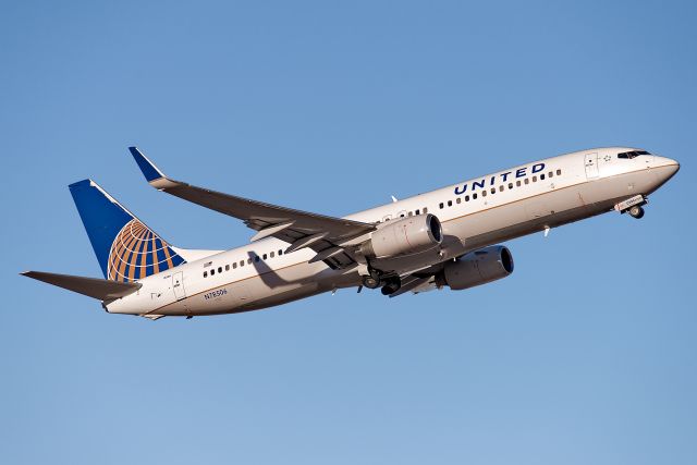 Boeing 737-800 (N78506)