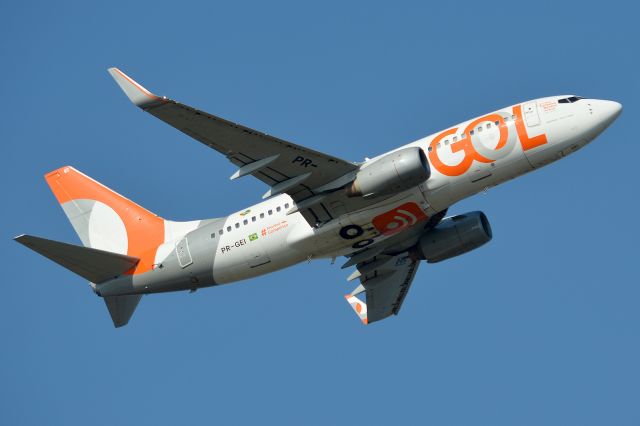 Boeing 737-700 (PR-GEI)