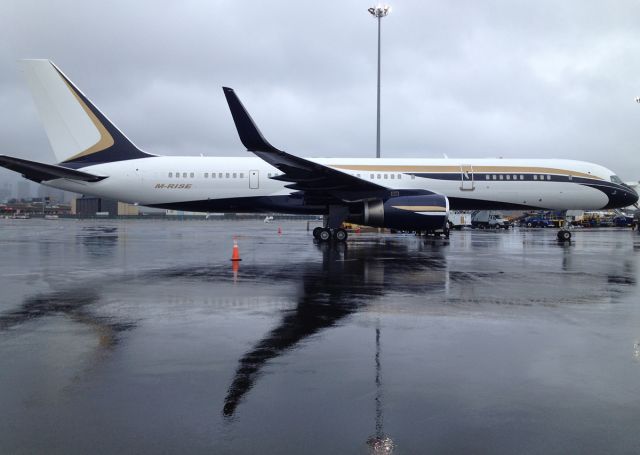 Boeing 757-200 (M-RISE) - Super seven fifty seven resting up before a long trip overseas. 3rd ever pictures uploaded of M-RISE on FlightAware.Com !