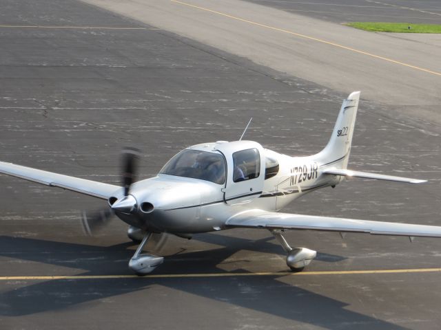 Cirrus SR-22 (N729JR)