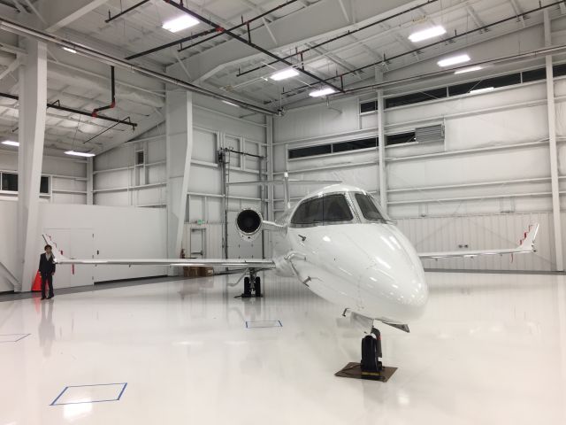 Bombardier Learjet 75 (N476FX) - In the hanger for Oneflights Gulfstream party