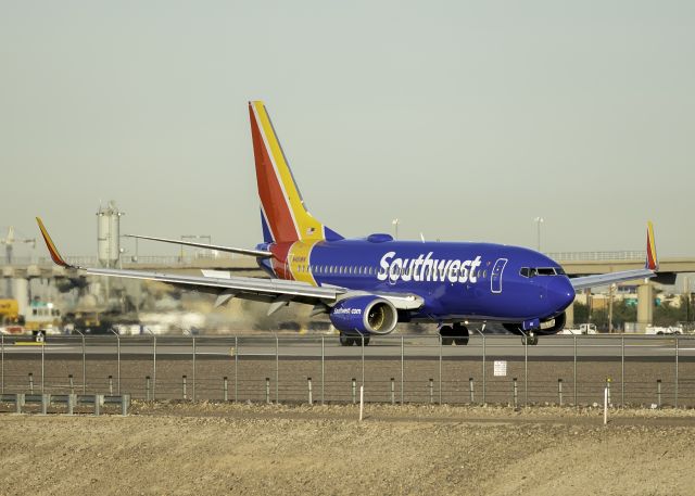 Boeing 737-700 (N461WN) - Landing on 7R from PSP. 