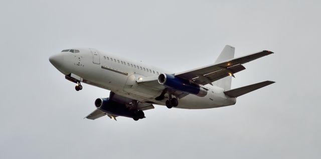 Boeing 737-200 (C-GNRD)