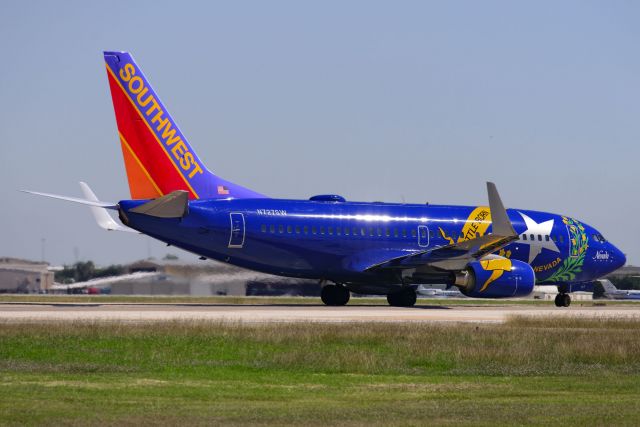 Boeing 737-700 (N727SW)