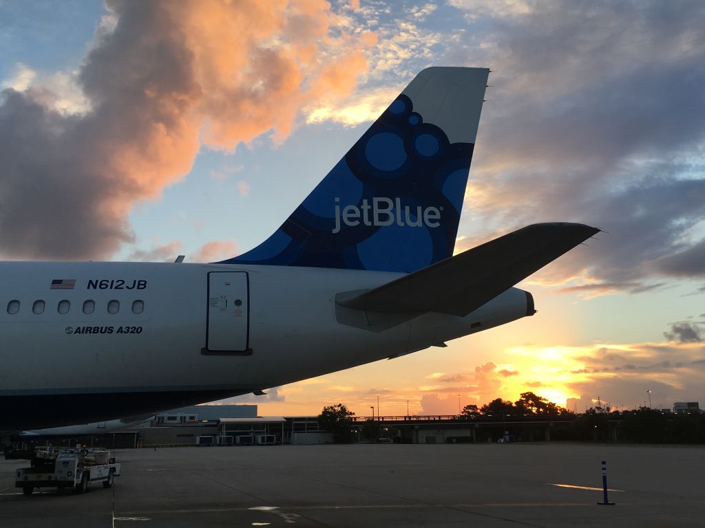 Airbus A320 (N612JB) - Sunrise.