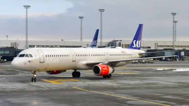 Airbus A321 (OY-KBL) - SAS Airbus A321-232 OY-KBL in Copenhagen 