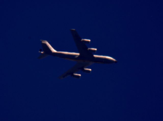 — — - KC-135 Tanker over Cleveland 35,000 ft. 07.30.15.