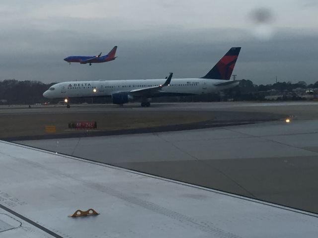 Boeing 757-200 (N548US) - Delta Flight 2055 departing to Los Angeles, CA (LAX) and then continuing service to Honolulu Intl (PHNL) on DL1149.