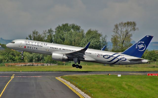 N717TW — - delta skyteam n717tw dep shannon 31/5/14.