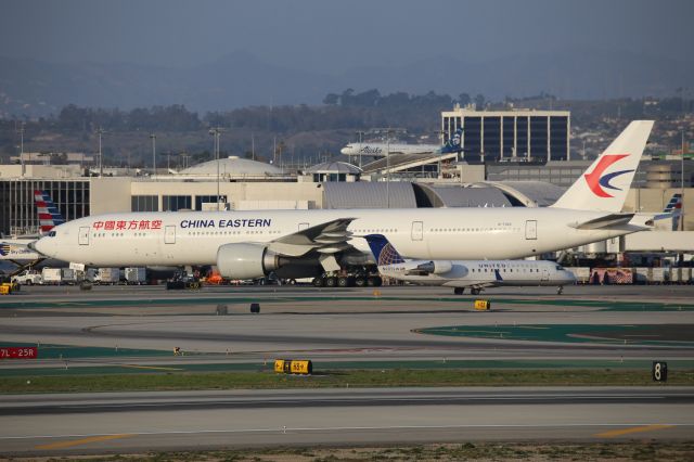 BOEING 777-300ER (B-7365)