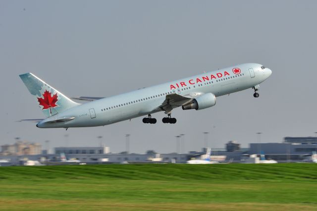 BOEING 767-300 (C-FCAB)