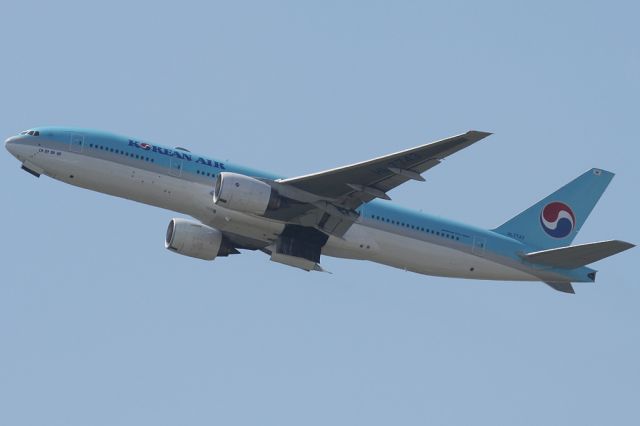 Boeing 777-200 (HL7742)