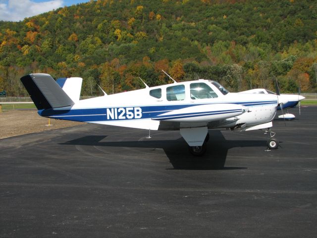 Beechcraft 35 Bonanza (N125B)