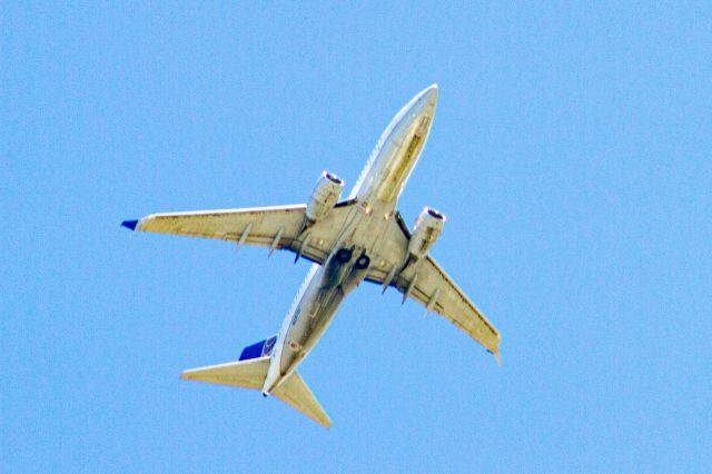Boeing 737-700 —