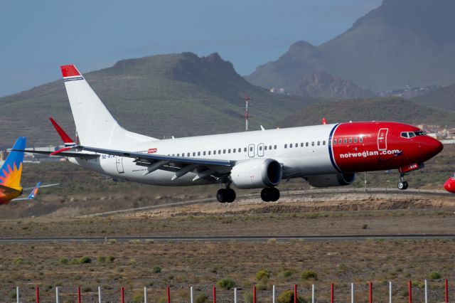 Boeing 737-800 (SE-RTK)