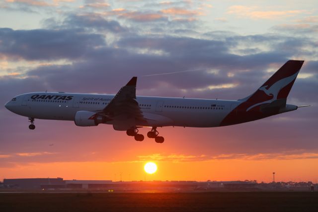 Airbus A330-300 (VH-QPA)