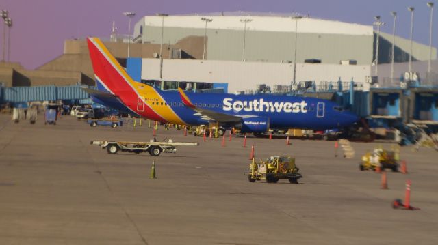 BOEING 737-300 (N644SW) - Preparing to takeoff to Dallas Love Field. Delivered to Southwest in 1994