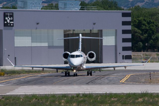 Canadair Challenger 350 (N2HL)