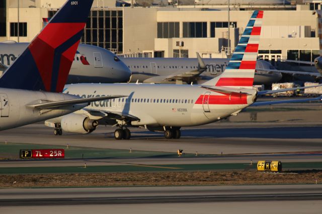 Boeing 737-800 (N839NN)