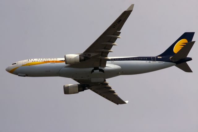 Airbus A330-300 (VT-JWN)