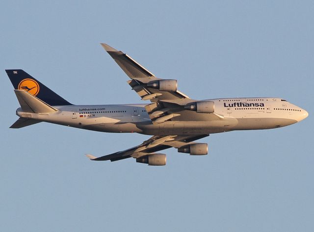 Boeing 747-400 (D-ABTK) - Taking off from the LAX.