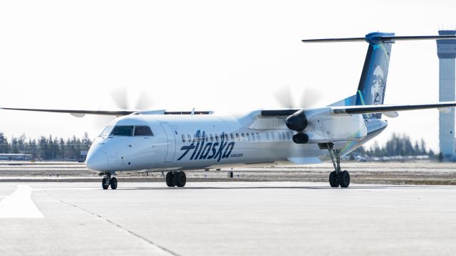 de Havilland Dash 8-400 (N426QX)