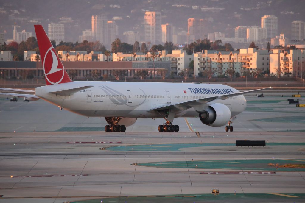BOEING 777-300ER (TC-JJM)