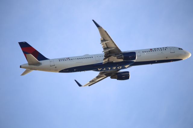 Airbus A321 (N120DN)