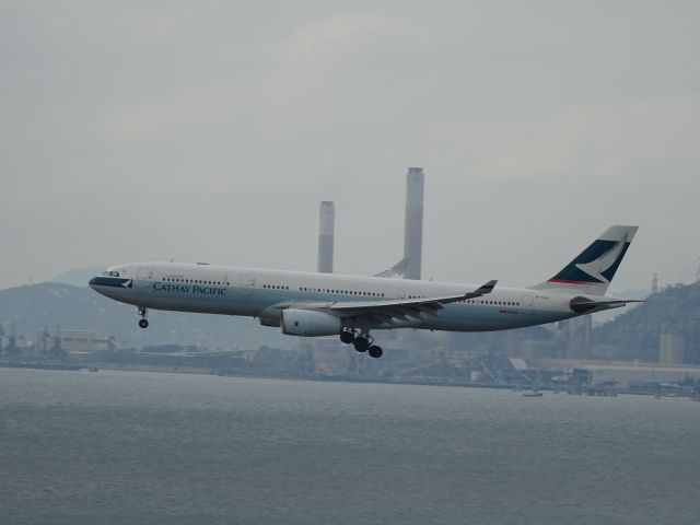 Airbus A330-300 (B-HLQ)