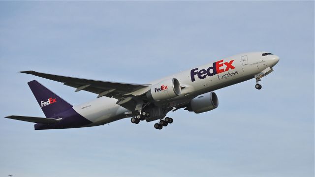 Boeing 777-200 (N895FD) - BOE66 flies a missed approach to Rwy 16R during a flight test on 11/11/13. (LN:1152 cn 41749).