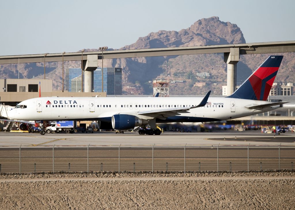 Photo of Delta B752 (N669DN) - FlightAware