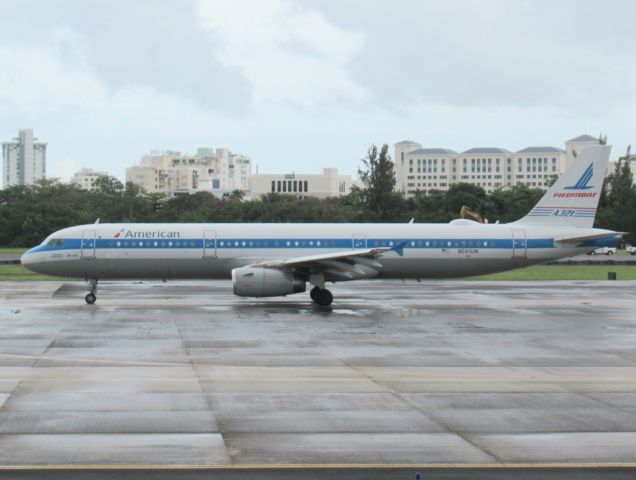Airbus A321 (N581UW)