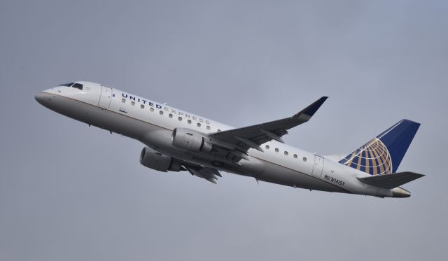 Embraer 175 (N141SY) - Departing LAX