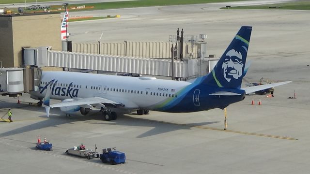 Boeing 737-900 (N263AK) - A rare, but awesome sight! An Alaska 737-900ER! Brings back memories of PDX. Date - Sep 2, 2019