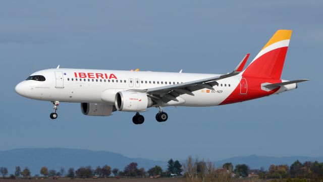 Airbus A320neo (EC-NZP) - Airbus A320-251N IB3218 MAD-PRG, Nov 5, 2023