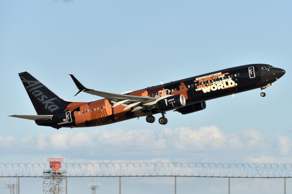 Boeing 737-900 (N492AS) - 23-L 09-08-21