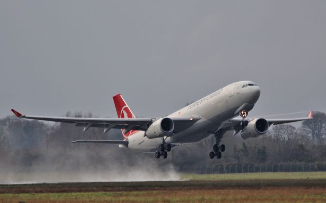 Airbus A330-300 (TC-JDO) - turkish cargo a330-200f tc-jdo dep shannon 13/12/15