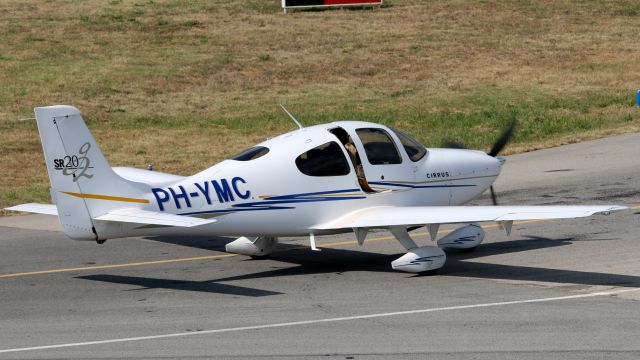 Cirrus SR-20 (PH-YMC)