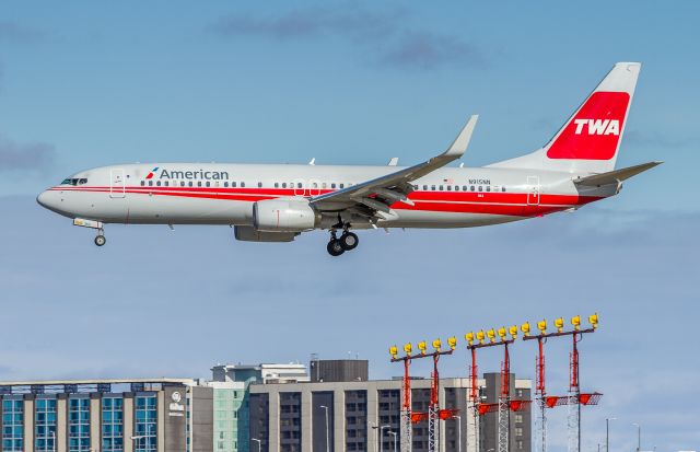 Boeing 737-800 (N915NN) - Two retro liveries in a couple of weeks! Awesome luck!