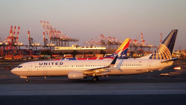 Boeing 737-900 (N66831)