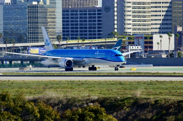 BOEING 787-10 Dreamliner (PH-BKD)